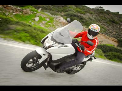 Vidéos : Essai Honda Integra 750