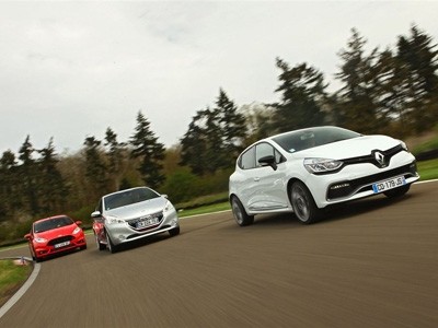 Vidéos : Comparatif Renault Clio R.S. / Peugeot 208 GTi / Ford Fiesta ST : le plaisir grand gagnant