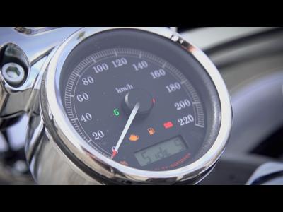 Vidéos : H-D Softail BREAKOUT 2013, Drag Queen … Torride !