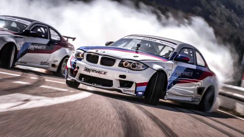 Séance de drift en vidéo pour deux BMW sur des routes de montagne
