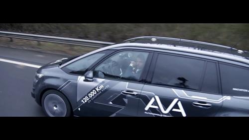 Sébastien Loeb se fait conduire par la voiture autonome de PSA