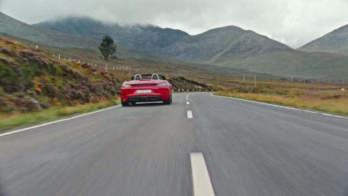 Porsche 718 T : la vidéo officielle de présentation des Cayman et Boxster