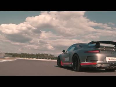 Le son dément d'une Porsche 911 GT3 équipée d'un échappement Akrapovic !