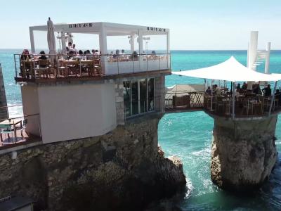 Eco Trip - Le Plongeoir : un restaurant perché sur les rochers
