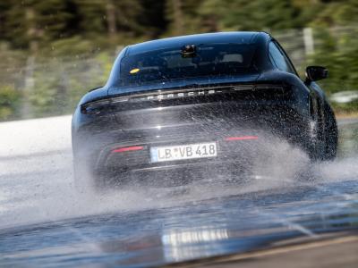 Record du Monde de drift pour la Porsche Taycan