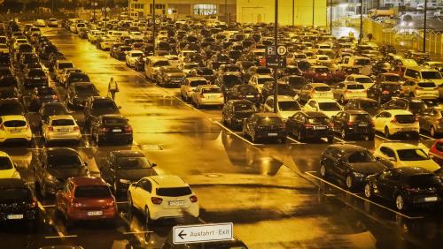 Il laisse sa voiture au parking de l'aéroport pendant 54 jours, la facture est exhorbitante