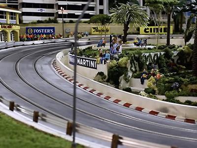 Vidéo : un circuit de course miniature facturé 300 000 dollars