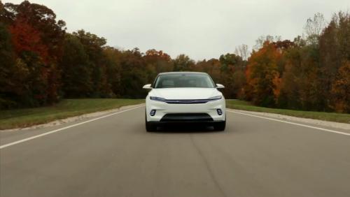 Chrysler Airflow (2022) : le concept de SUV compact électrique en vidéo