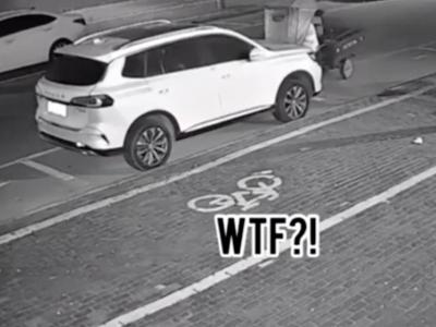 En tricycle, elle percute une voiture en stationnement et s'énerve