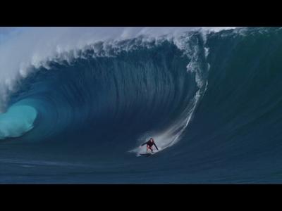 Surf sur les plus grosses vagues au monde