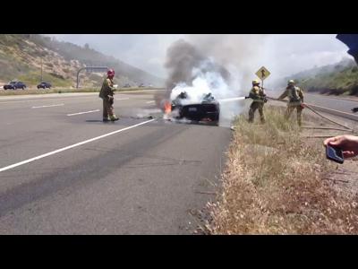 Une Lamborghini Aventador prend feu