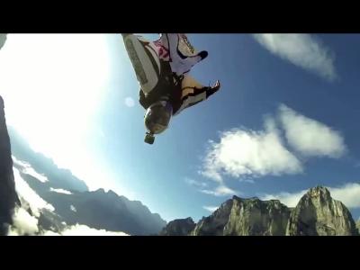 Petit vol au dessus de l'Italie en wingsuit