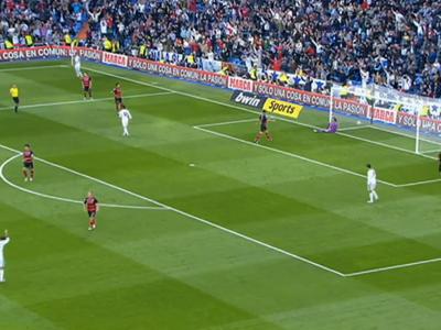 Real Madrid : l'incroyable but de Gonzalo Higuain face au Celta Vigo