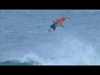 Surf : alley-oop monstrueux de l'Hawaiien John John Florence