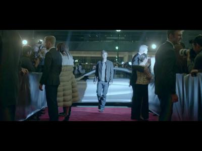 Kate Upton, Usher et Willem Defoe pour promouvoir la Mercedes CLA