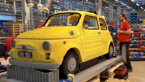 Fiat 500 en Lego : la construction en vidéo