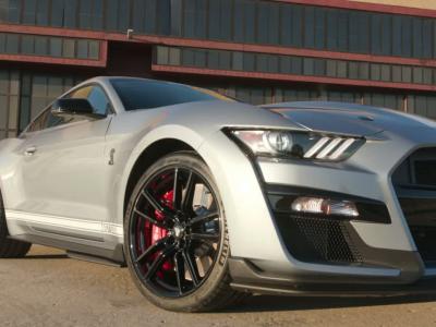 Ford Mustang Shelby GT500 Heritage Edition : la muscle car en vidéo