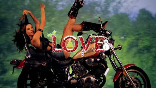 Jour 21: Alessandra Ambrosio par Doug Inglish #LOVEADVENT2017