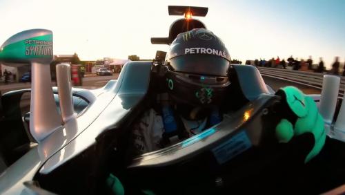 Nico Rosberg ose prendre des selfies à bord de sa Formule 1