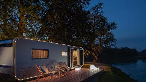 Camping-car Adria Astella : la mobile-home du futur en vidéo