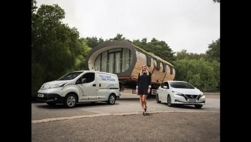 Margot Robbie s'engage avec Nissan pour promouvoir l'électrique