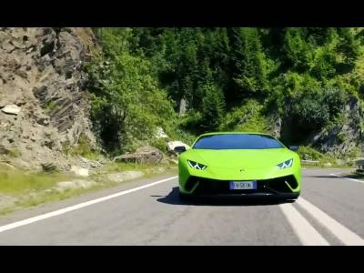 C'est l'histoire de six Lamborghini qui vont en vacances en Roumanie...