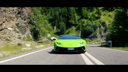 C'est l'histoire de six Lamborghini qui vont en vacances en Roumanie...