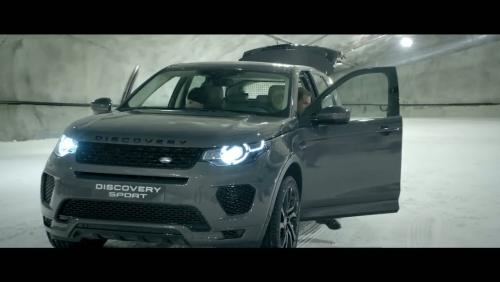 Le Land Rover Discovery Sport dans un duel qui a du chien