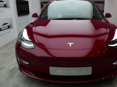 Mondial de l'Auto 2018 : la Tesla Model 3 en vidéo