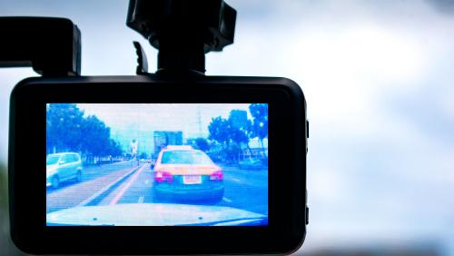 Dashcam : ai-je le droit de filmer la route ? Les réponses de Me Marchac