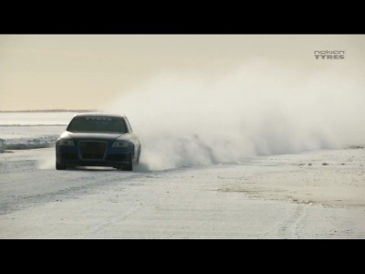 Record mondial de vitesse sur glace en voiture