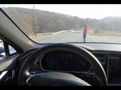 Tesla : il teste l'Autopilot sur sa femme