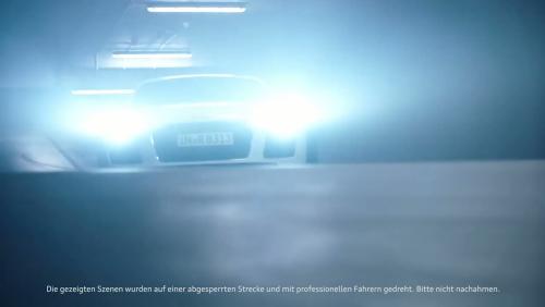 L'Audi R8 RWS fait son ballet dans un parking souterrain.