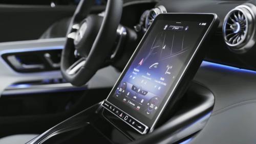 Mercedes-AMG SL (2021) : l'habitacle du cabriolet de luxe en vidéo