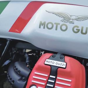 Bienvenue au clan Moto Guzzi - Wheels & Waves 2019 : le stand Moto Guzzi en vidéo