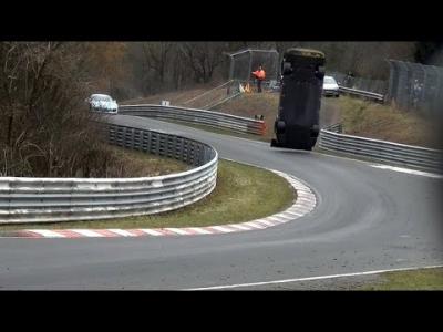 Nürburgring : la Nissan GT-R Nismo de la GT Academy propulsée dans les airs