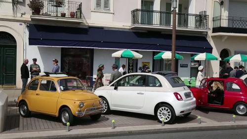La Fiat 500 60e Anniversaire plonge Cannes dans les années 50