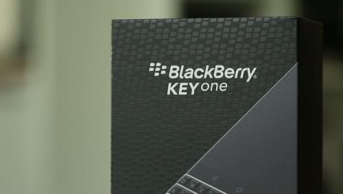 BlackBerry KEYone : le smartphone sous tous les angles